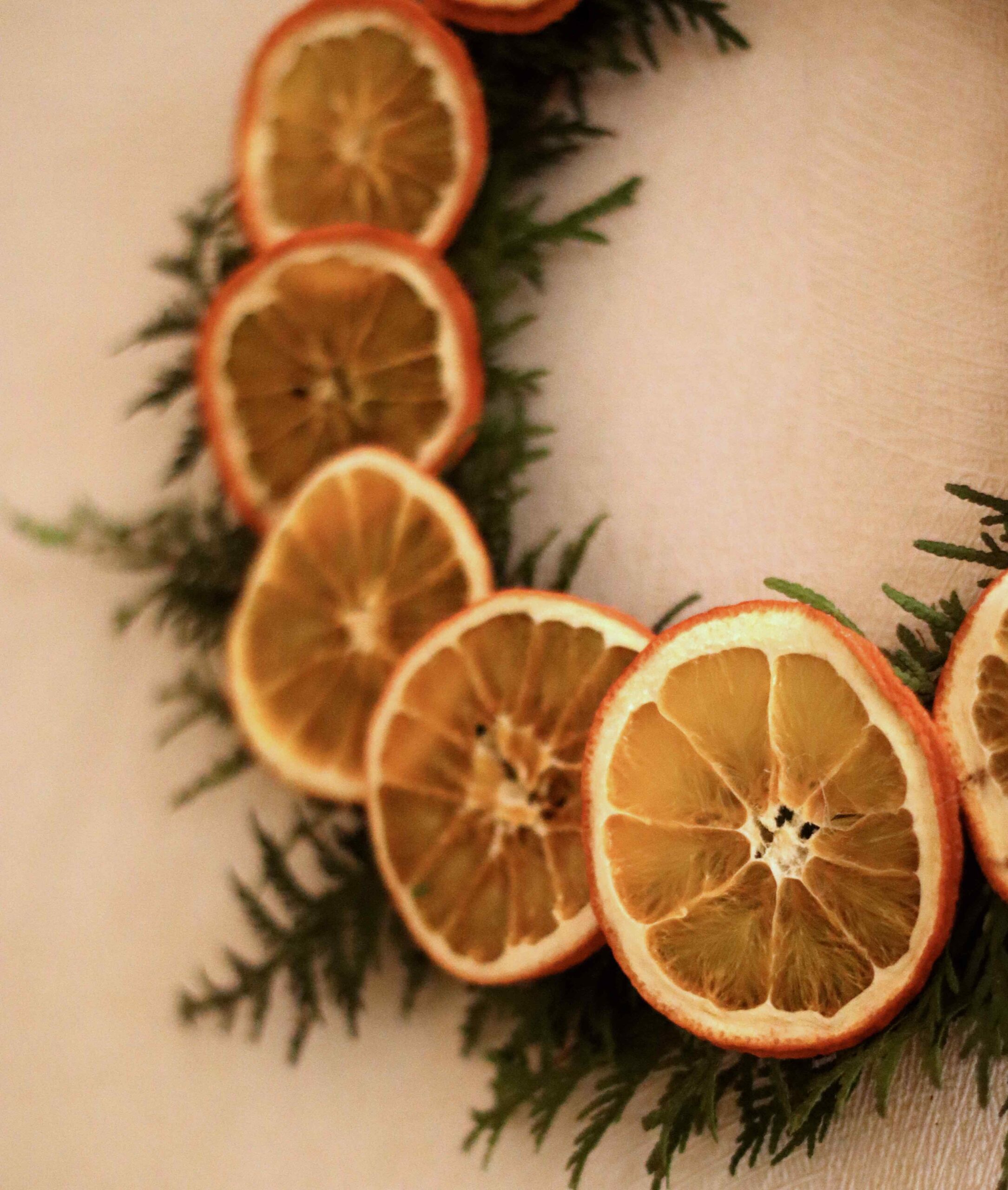 Natalia Lindberg - Wreath dried oranges cover Julklans med torkade apelsiner