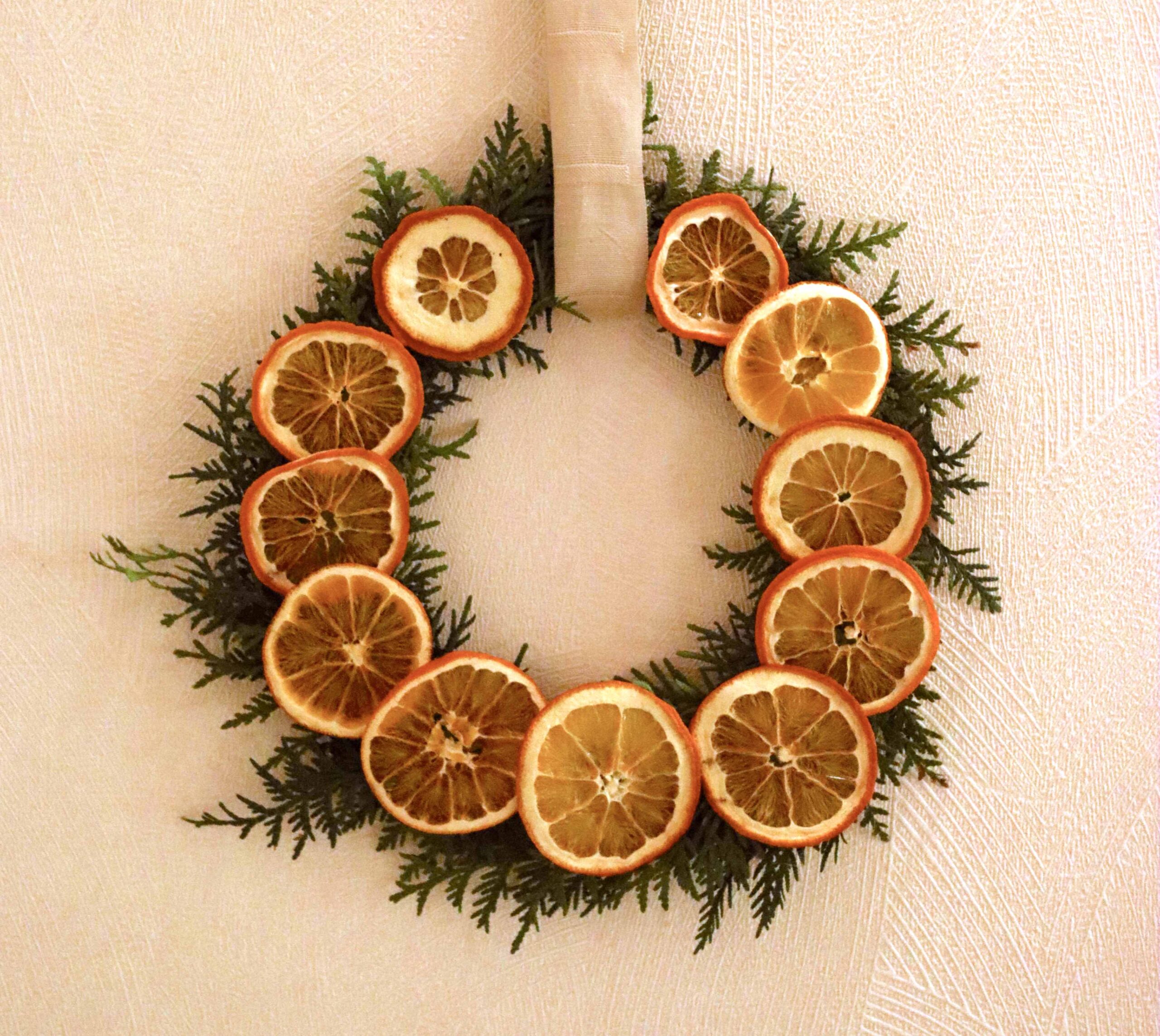 Natalia Lindberg - Wreath dried oranges cover Julklans med torkade apelsiner