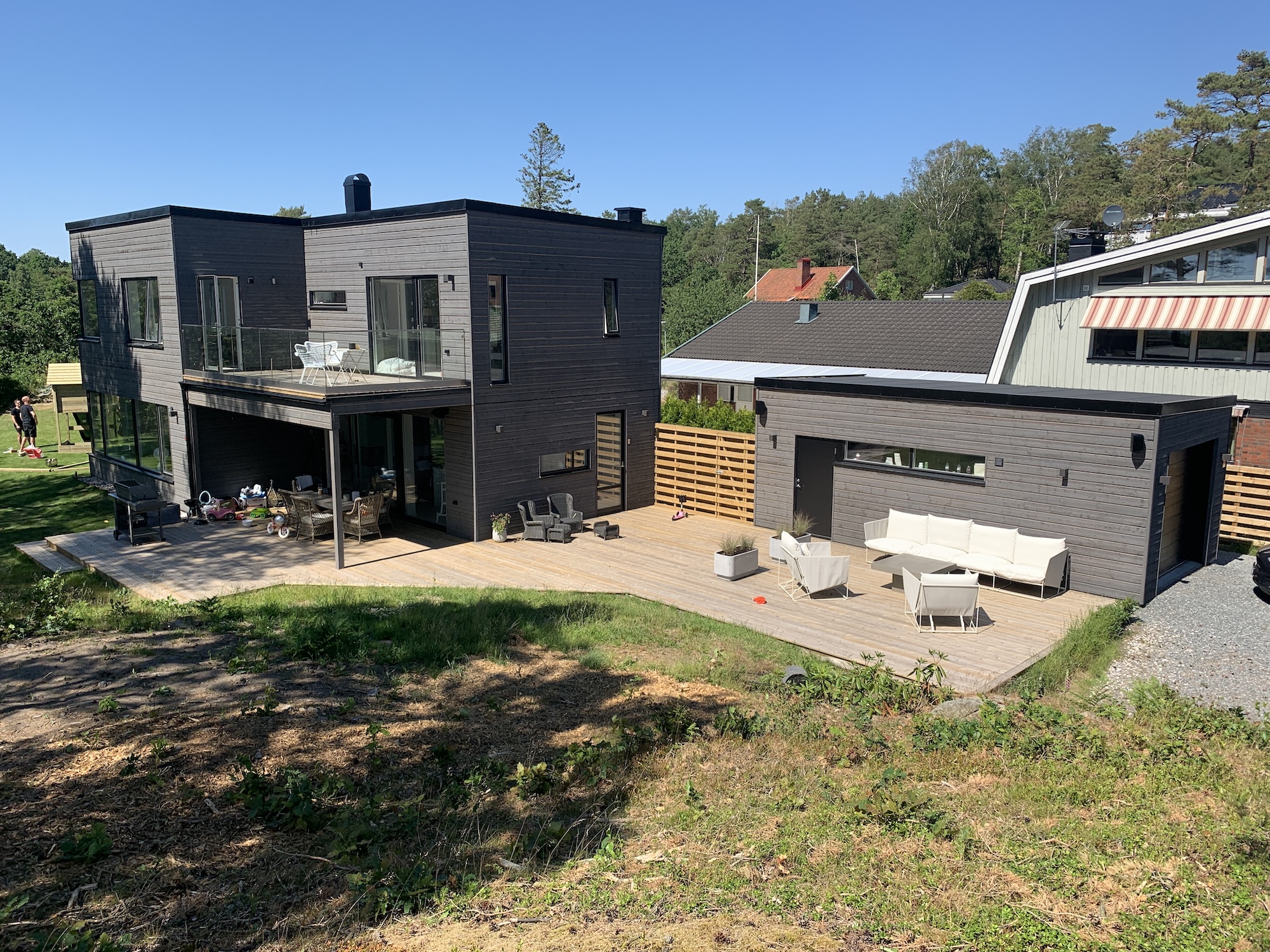 Förebild - altan svart hus